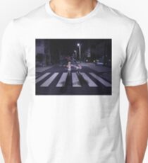Monogatari - Mayoi und Shinobu Zebrastreifen Unisex T-Shirt