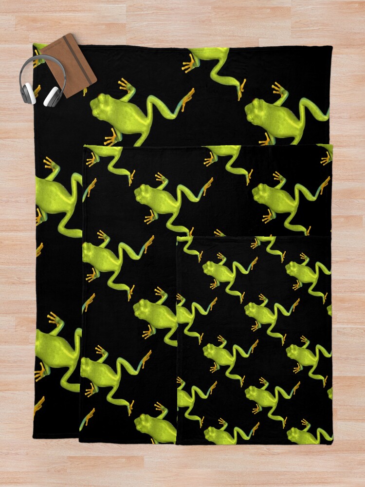 Alternate view of Green Tree Frogs  Throw Blanket