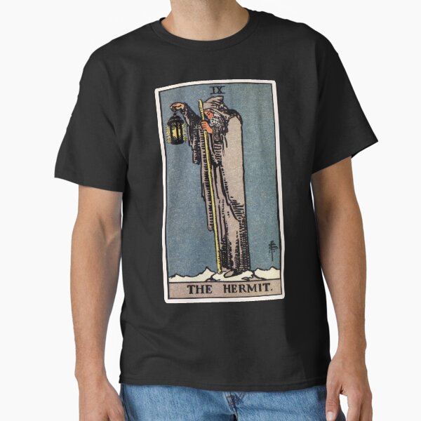 Vista previa del artículo con la obra « Representación de alta resolución del estilo tradicional Rider-Waite.
 
El ermitaño está solo en la cima de una montaña. La cordillera nevada simboliza su dominio espiritual.», diseñado y vendido por wildtribe.