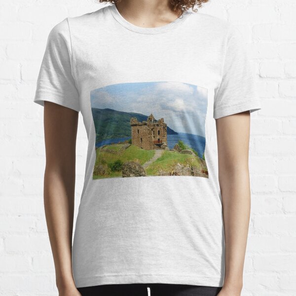 Urquhart Castle , Scotland Essential T-Shirt