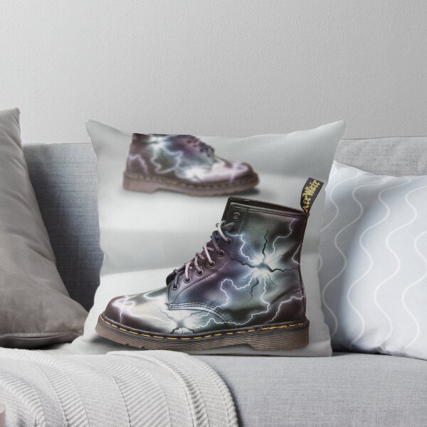 Artikelvorschau, Dr. Martens - Metallische Sporen entworfen und verkauft von Retro Futurist.