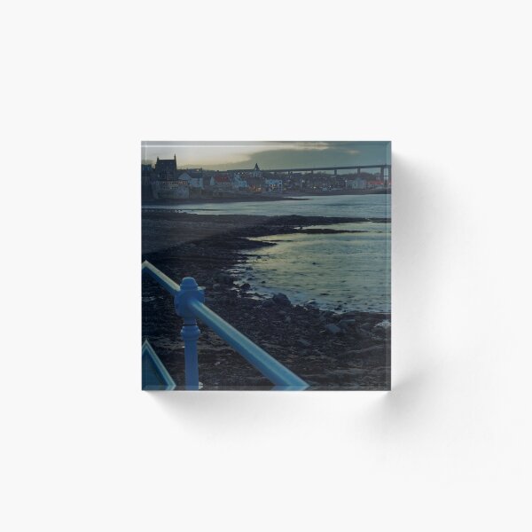 RIVER LIVING Acrylic Block