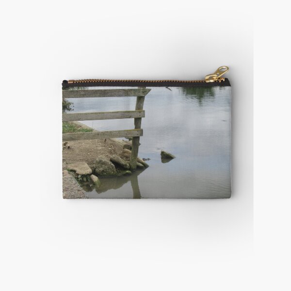 Item preview, Río Támesis en Lechlade, Gloucestershire designed and sold by lezvee.