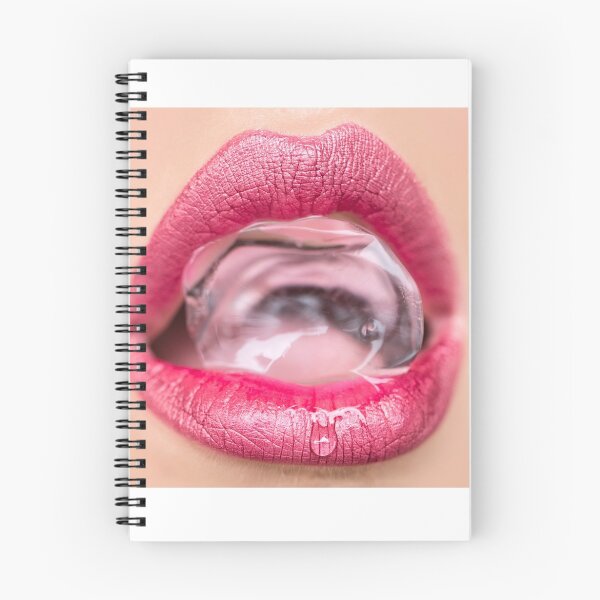 Aperçu de l'œuvre un glaçon dans la bouche d'une jeune fille avec un rouge à lèvres rose créée et vendue par Tverdokhlib.