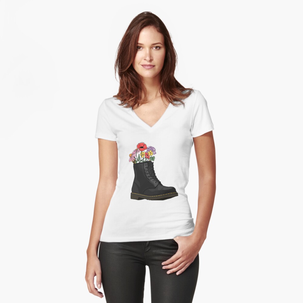 Artikel-Vorschau von Tailliertes T-Shirt mit V-Ausschnitt, designt und verkauft von savebeesplease.