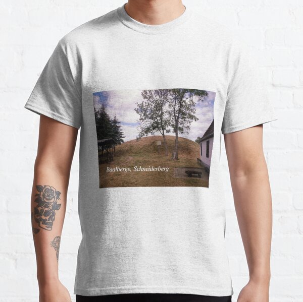 Das Hühnengrab in Baalberge Classic T-Shirt