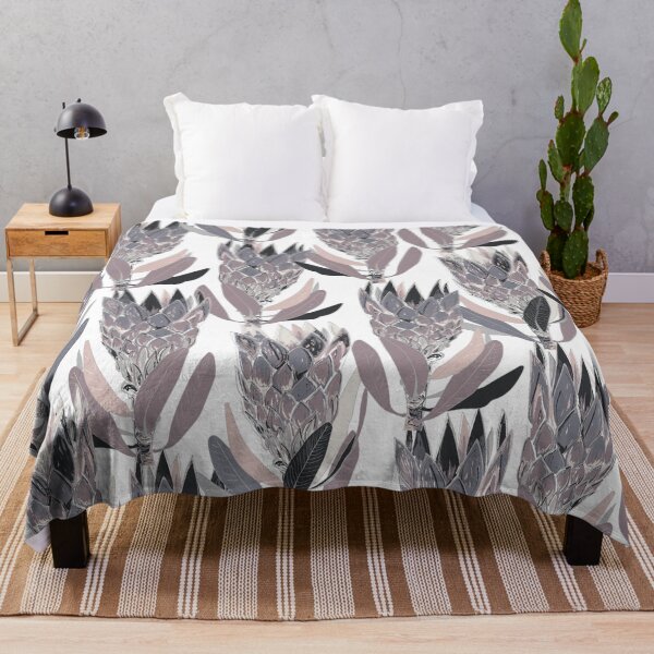 Aperçu de l'œuvre Motif protea violet et gris créée et vendue par Designedbyallie.