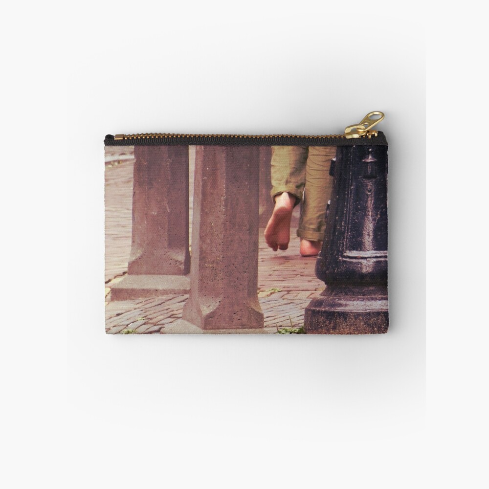 Vista previa del artículo con la obra «Bolsos de mano», diseñado y vendido por Quiet-Riot.