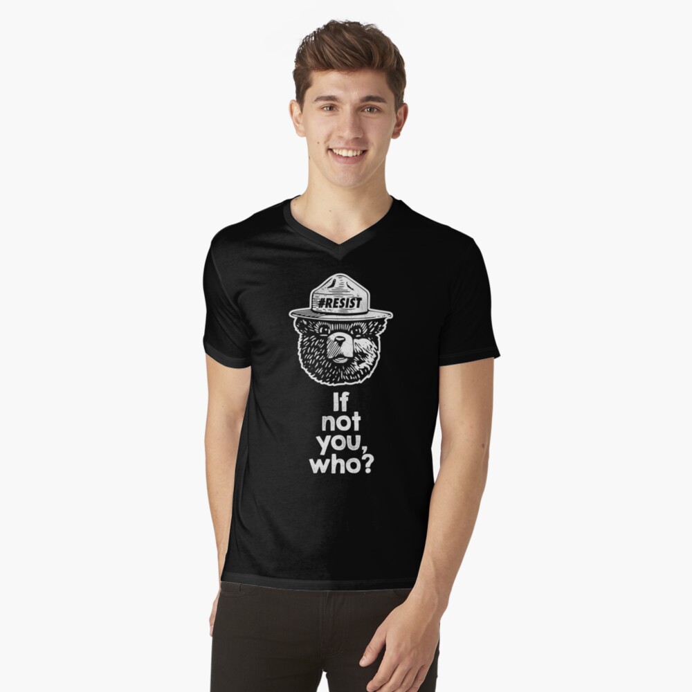 Vista previa del artículo con la obra «Camiseta de cuello en V», diseñado y vendido por japdua.