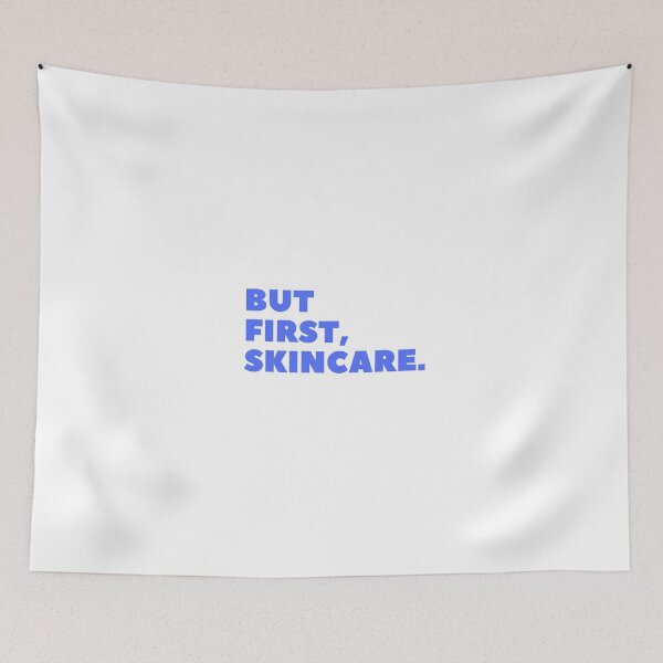 Aperçu de l'œuvre Mais d'abord, soin de la peau, typographie minimaliste bleu indigo, art du mot créée et vendue par angelmalfoy.
