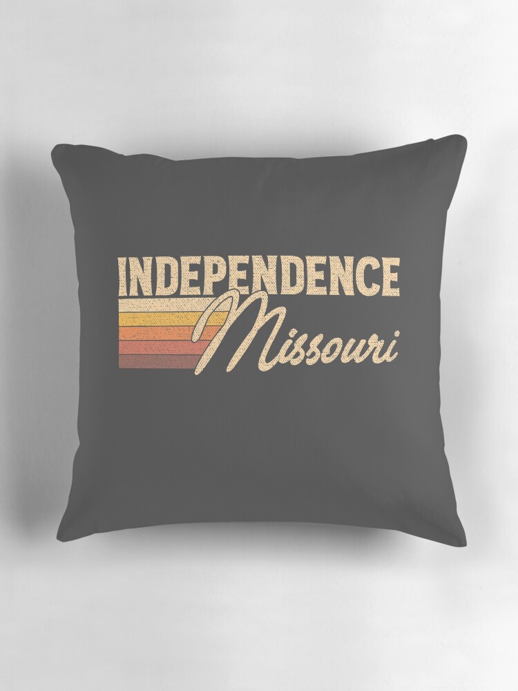 Aperçu 3 sur 4. Coussin avec l'œuvre Independence Missouri créée et vendue par dk80.