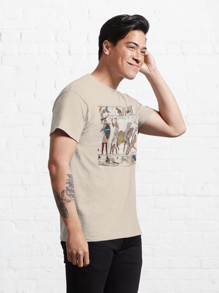 Alternate view of Bayeux Tapestry. King Harold is killed. Arrow in eye. Classic T-Shirt