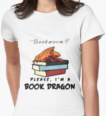 Bücherwurm? Bitte, ich bin ein Buchdrache. Tailliertes T-Shirt für Frauen