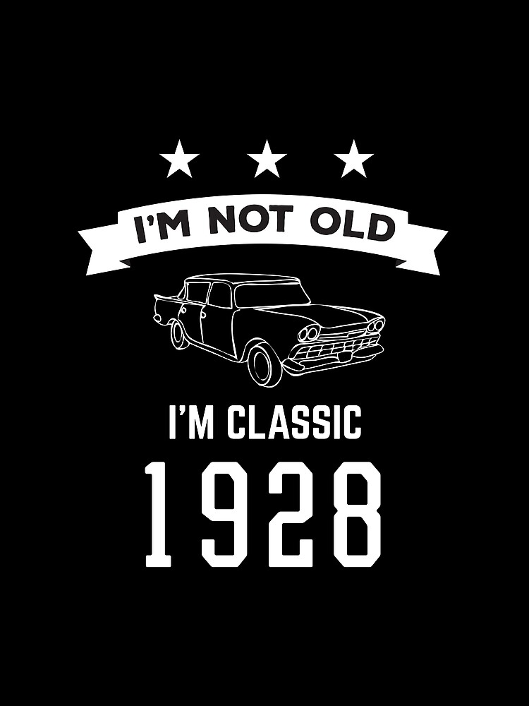 Aperçu 3 sur 3. Foulard avec l'œuvre I'm Not Old I'm A Classic 1928 créée et vendue par Rodding.