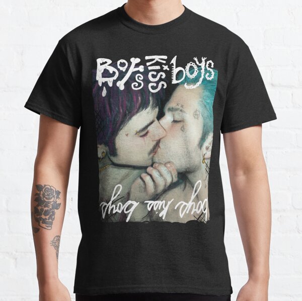Kissing T-Shirts | Redbubble