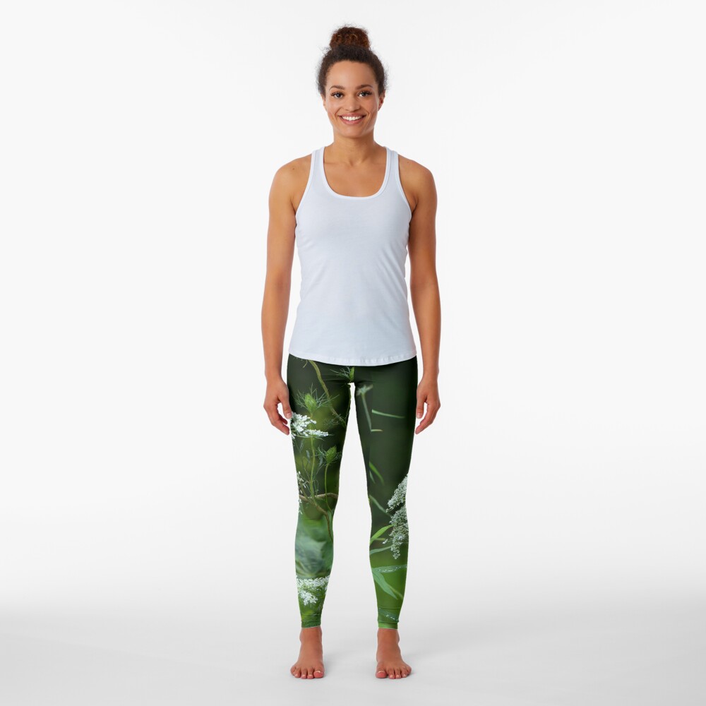 Queen Anne's Lace Wildflower - Daucus carota Leggings