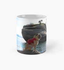 Taza clásica Isla Pug y Bonsai Rock