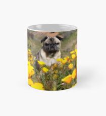 Taza clásica Amapola dorada desierto pug