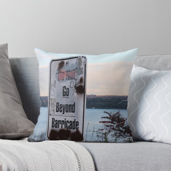 Aperçu de l'œuvre Go Beyond Barricade créée et vendue par Leigh Um.