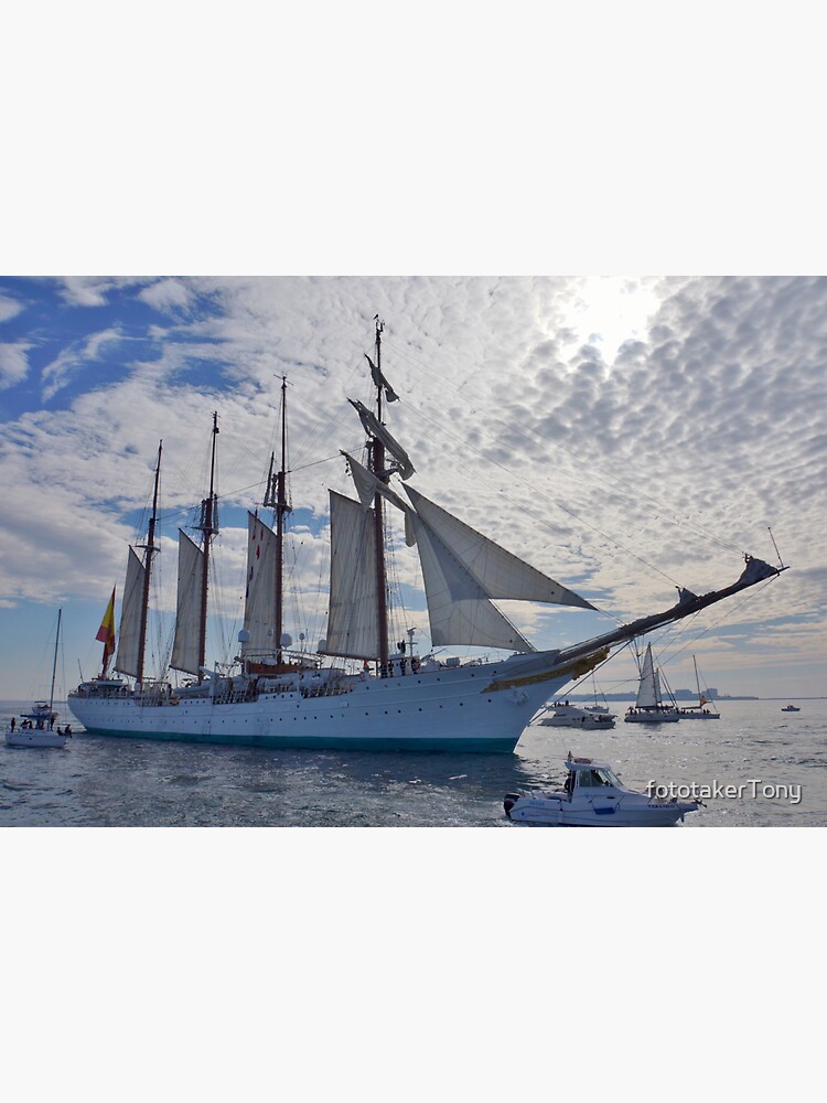 Juan Sebastián de Elcano Underway from Cádiz by fototakerTony
