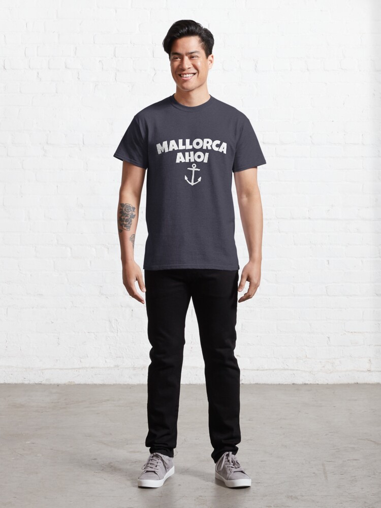 Alternative Ansicht von Mallorca Ahoi Anker Segel Design (Weiß) Classic T-Shirt