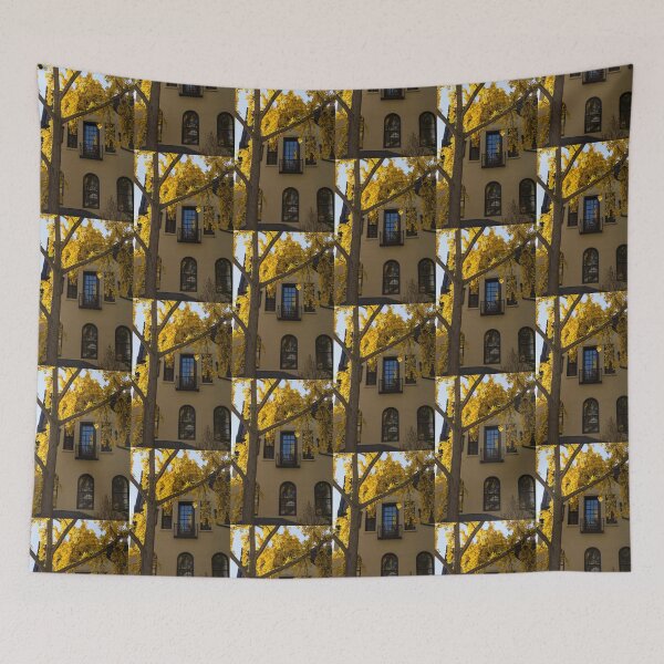 Artikelvorschau, Gelb auf Gelb – Goldener Ginkgo Biloba und eine elegante Fassade entworfen und verkauft von Georgia Mizuleva.