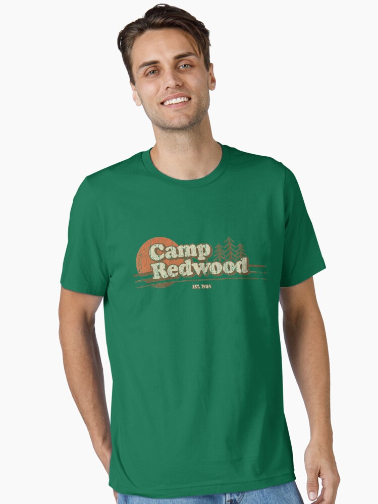 Aperçu 1 sur 7. T-shirt essentiel avec l'œuvre Camp Redwood 1984 créée et vendue par jacobcdietz.