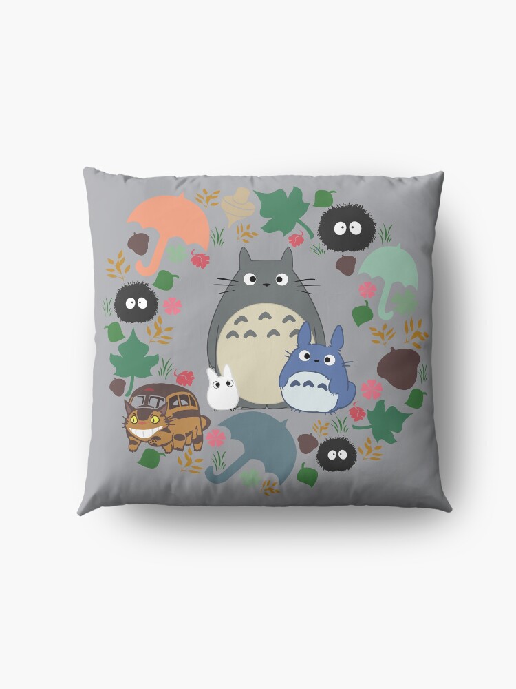 Alternative Ansicht von Mein Nachbar Totoro Kranz - Anime, Catbus, Ruß Sprite, Blau Totoro, Weiß Totoro, Senf, Ocker, Regenschirm, Manga, Hayao Miyazaki, Studio Ghibl Bodenkissen