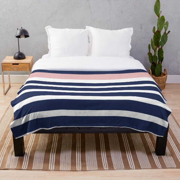 Aperçu de l'œuvre Motif minimaliste à rayures mixtes en bleu marine, rose blush et blanc créée et vendue par kierkegaard.