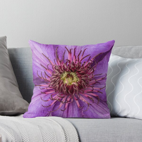Aperçu de l'œuvre Macro Clematis in Purple créée et vendue par Pixie Copley LRPS.