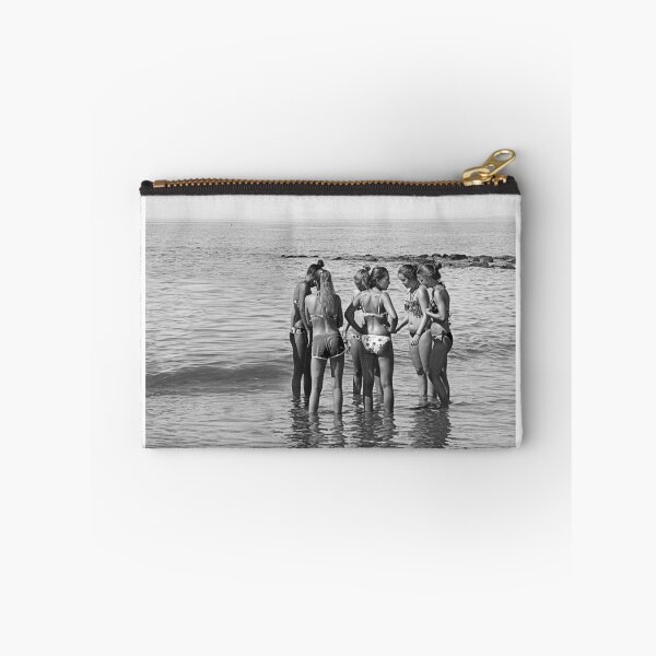 Item preview, "Les pieds dans L'Eau." designed and sold by Paul Pasco.