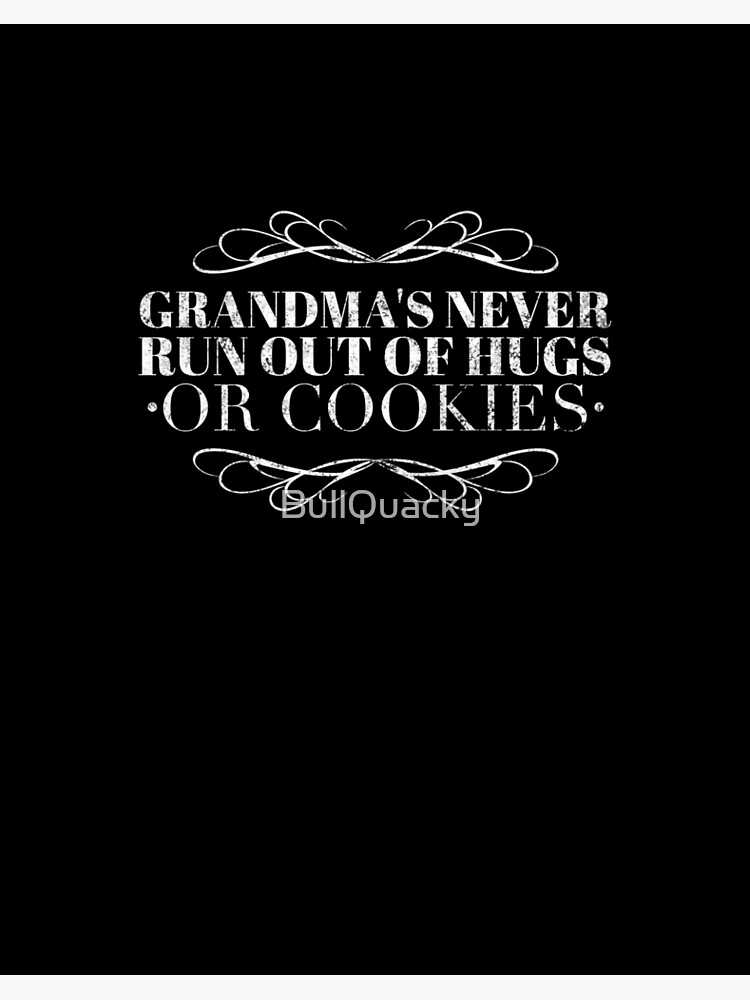 Impression Rigide La Grand Mere Ne Manque Jamais De Calins Ni De Biscuits Citation Drole Sur Les Grands Parents Par Bullquacky Redbubble