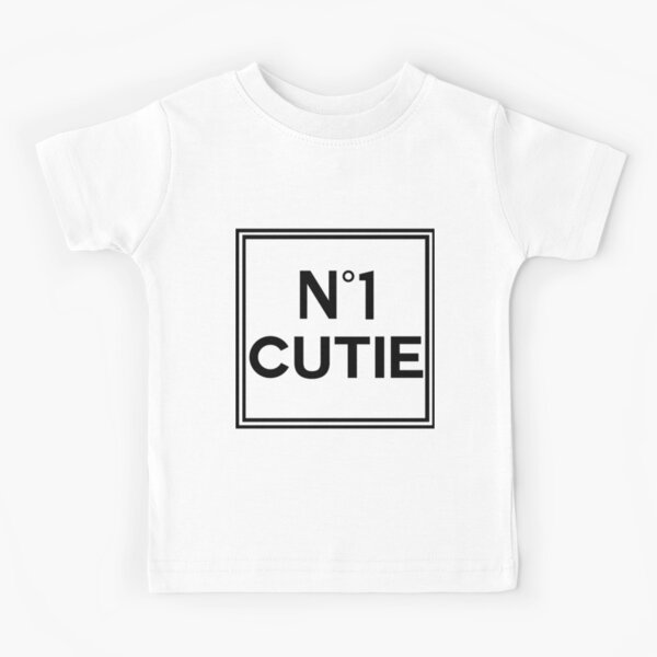 ella usa gafas caras ropa gucci prada