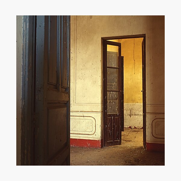 Aperçu de l'œuvre Interior of an abandoned house -Interior de una casa deshabitada- créée et vendue par Rafael López.