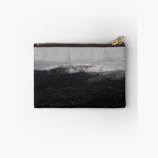 Artikelvorschau, Die Topa Topa Berge in Ojai, Kalifornien, im Winter entworfen und verkauft von TheWonderWays.