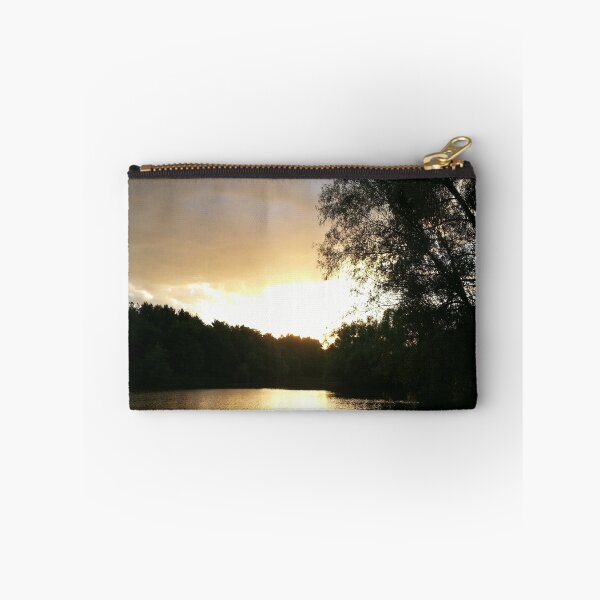 Aperçu de l'œuvre Lac au coucher du soleil créée et vendue par perphella.