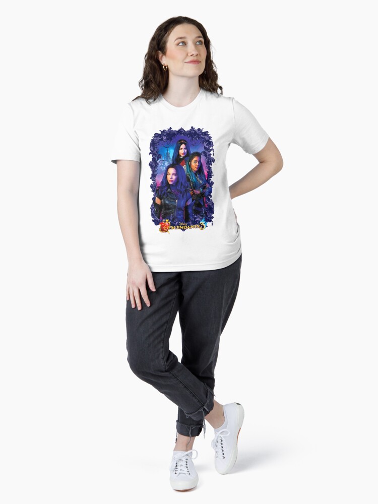 Imagen 4 de 7, Camiseta esencial con la obra bueno ser malo, diseñada y vendida por debnamcarson.
