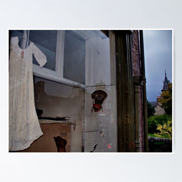 Aperçu de l'œuvre alston ghosts in colour créée et vendue par cate murray.