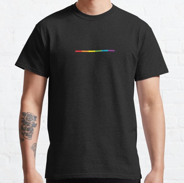 LGBT delgada, sutil, moderna, bandera del arco iris en negro Gay Lesbian Bisexual Pride Camiseta clásica