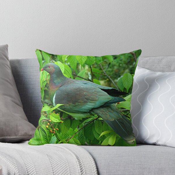Artikelvorschau, Kereru - Eine Studie in grün .........! entworfen und verkauft von Roy  Massicks.