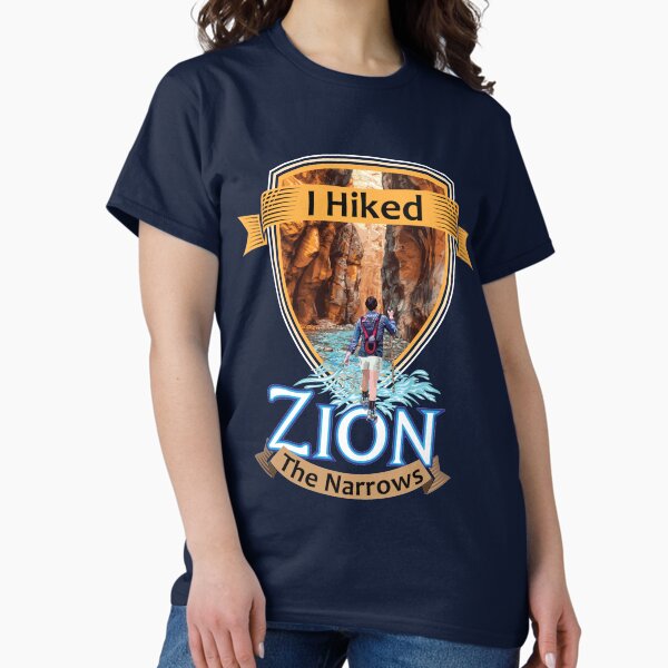 Vista previa del artículo con la obra «Parque Nacional Zion, Utah. Caminé por The Narrows. Diseño de insignia retro vintage.», diseñado y vendido por SunNoonPark.