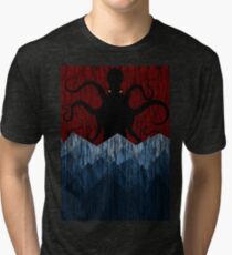 Cthulhu's sea of madness - Red Tri-blend T-Shirt