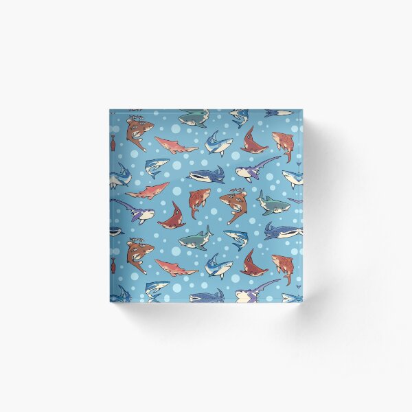 Haie im hellblauen Acrylblock