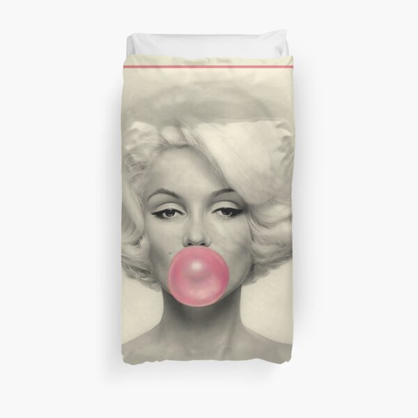 MARILYN MONROE : Bubble Blowing Print Duvet Cover