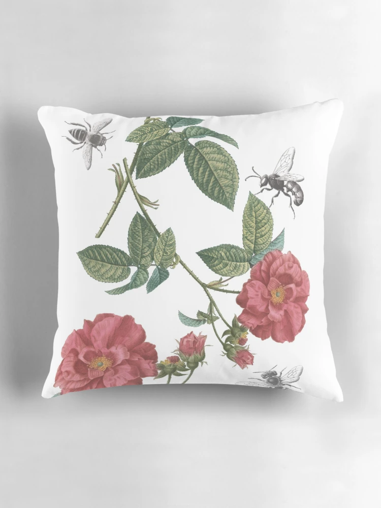 Aperçu 3 sur 4. Coussin avec l'œuvre Abeilles et Roses Rouges créée et vendue par Epic Splash Creations.