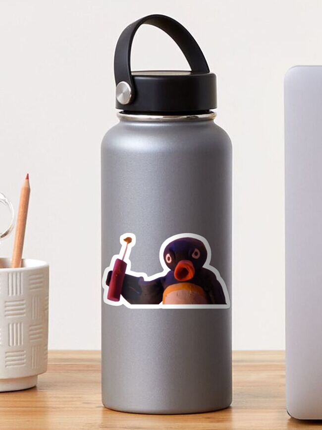 Imagen 1 de 3, Pegatina con la obra Pingu explosivo, diseñada y vendida por Luseres.