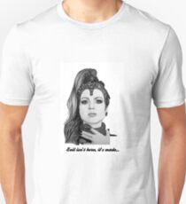 Evil Queen - Evil isn't born, it's made - Unisex T-Shirt