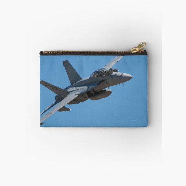 Artikelvorschau, FA-18 Super Hornet trainiert für die Überführung von Brisbanes Flussfeuer. entworfen und verkauft von Nick Kemp.