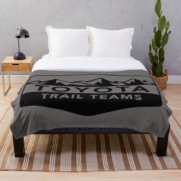 Toyota Trail Teams Mountain Badge (unofficial) Throw Blanket