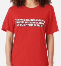 Du wurdest einer Gehirnwäsche unterzogen, um zu denken, dass europäische Merkmale der Inbegriff von Schönheit sind Slim Fit T-Shirt